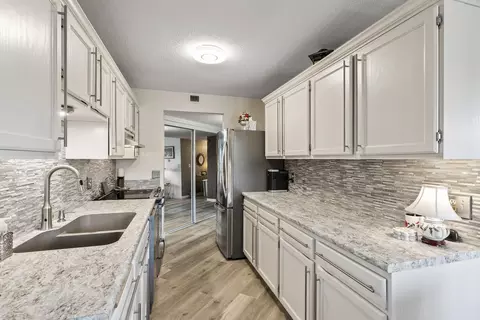 6615 Lake Shore Dr S #314, Richfield, MN 55423
