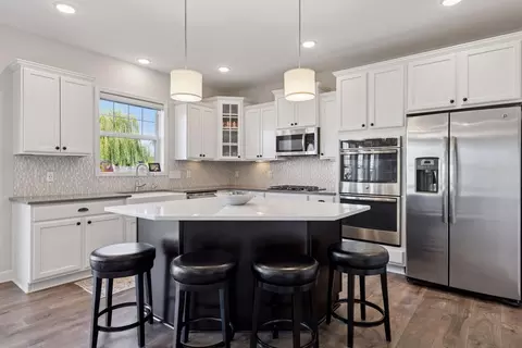 Kitchen - 19316 Bridle Path, Corcoran, MN 55340 photo 5 of 7