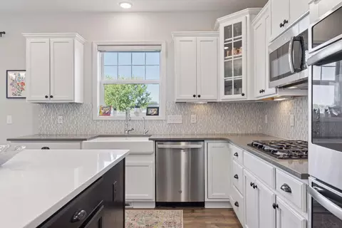 Kitchen - 19316 Bridle Path, Corcoran, MN 55340 photo 6 of 7