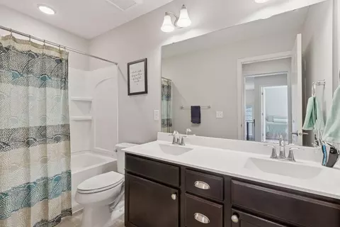 Bath - 19316 Bridle Path, Corcoran, MN 55340 photo 4 of 5