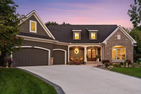 11212 Halstead Trl, Woodbury, MN 55129