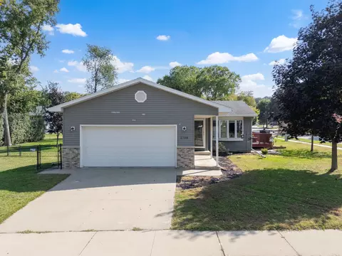 2708 Northern Valley Dr NE, Rochester, MN 55906