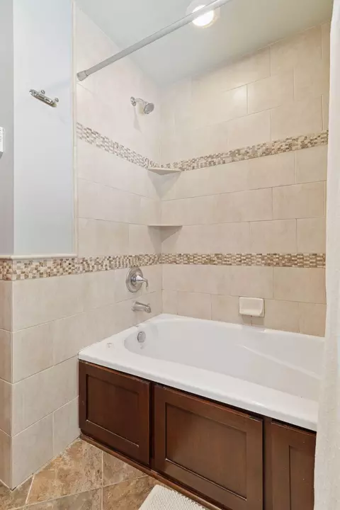 Bath - 9917 Brookside Cir, Bloomington, MN 55431 photo 2 of 3
