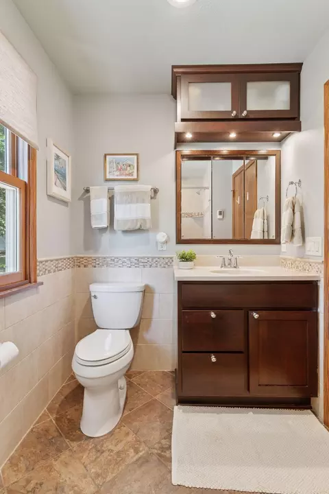Bath - 9917 Brookside Cir, Bloomington, MN 55431 photo 1 of 3