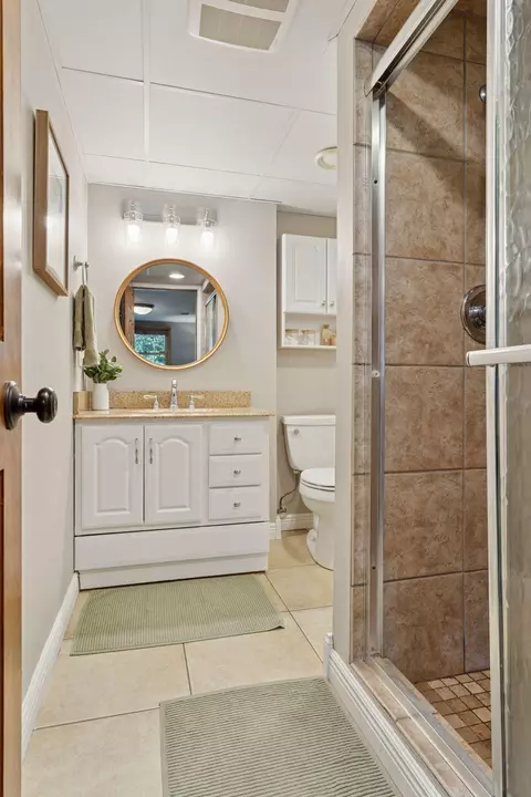Bath - 9917 Brookside Cir, Bloomington, MN 55431 photo 3 of 3
