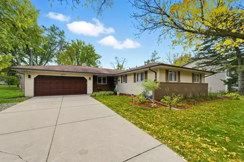 2001 Woods Ln, Burnsville, MN 55337