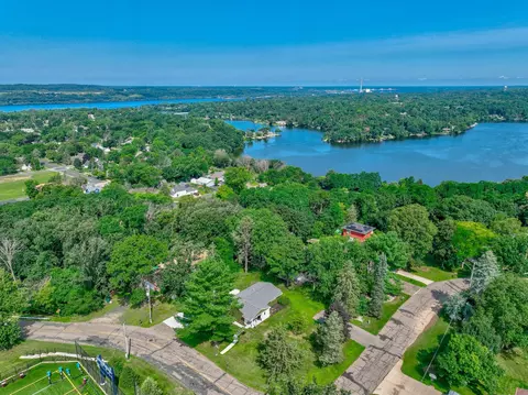 1109 Saint Croix Hts, Hudson, WI 54016