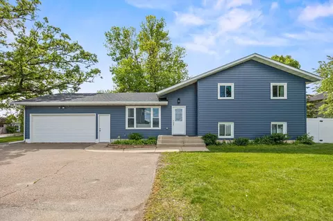 703 7th St N, Montrose, MN 55363