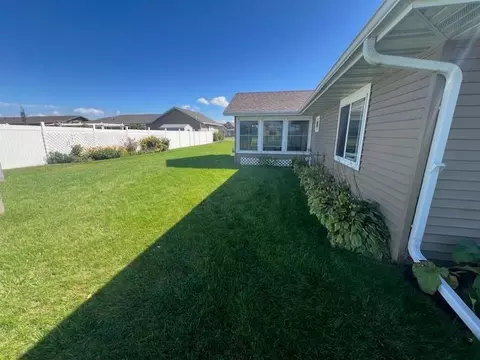 Exterior - 902 9th St SW, Perham, MN 56573 photo 4 of 9