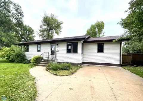 607 Washington Ave, Crookston, MN 56716