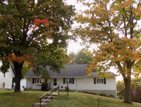 106 State St, Kenyon, MN 55946