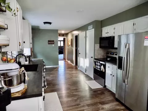 Entry Way - 106 State St, Kenyon, MN 55946 photo 1 of 2