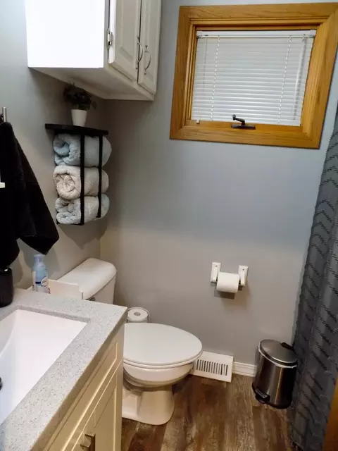 Bath - 106 State St, Kenyon, MN 55946 photo 1 of 3