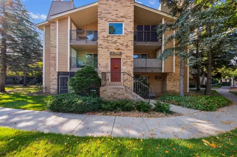 2210 Ridge Dr #34, Saint Louis Park, MN 55416