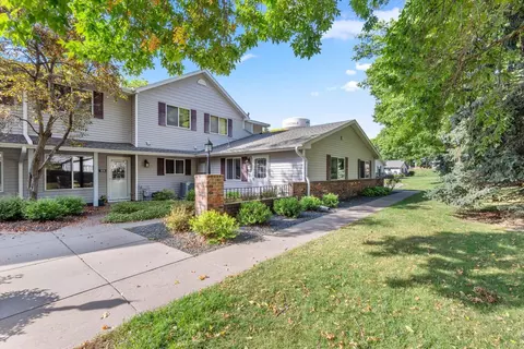 7634 13th St N, Oakdale, MN 55128