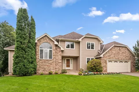 492 Deer Run Trl, West Saint Paul, MN 55118