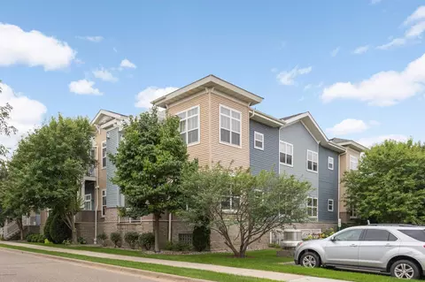 1840 Freedom Ln #104, Chanhassen, MN 55317