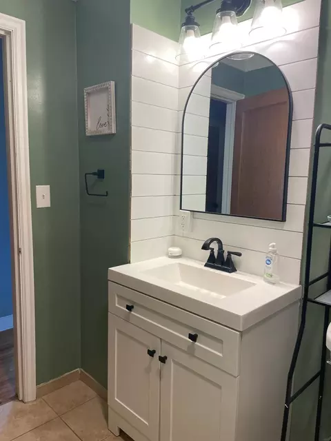 Bath - 1611 Mary St, Brainerd, MN 56401 photo 2 of 2