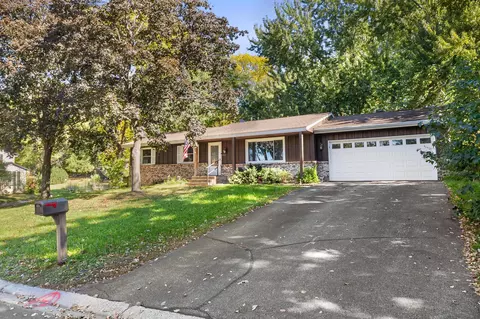 4338 Dunrovin Ln, Eagan, MN 55123