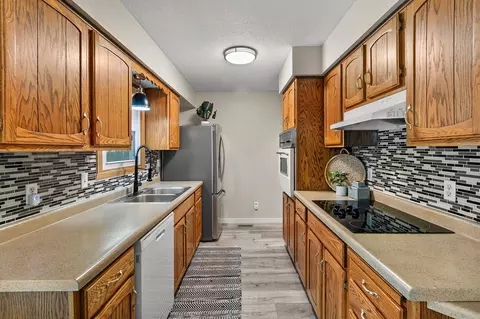 Kitchen - 4338 Dunrovin Ln, Eagan, MN 55123 photo 3 of 3