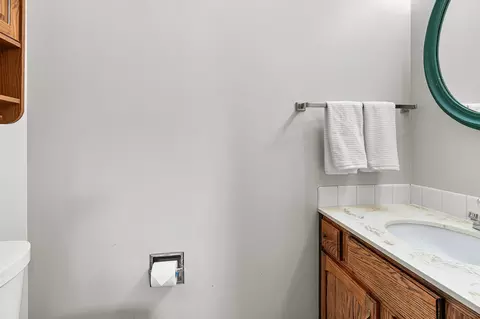Bath - 4338 Dunrovin Ln, Eagan, MN 55123 photo 1 of 4