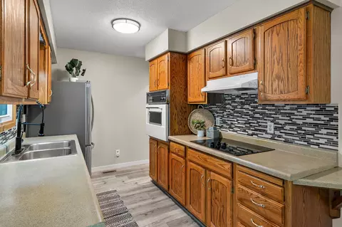 Kitchen - 4338 Dunrovin Ln, Eagan, MN 55123 photo 1 of 3