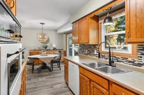 Kitchen - 4338 Dunrovin Ln, Eagan, MN 55123 photo 2 of 3