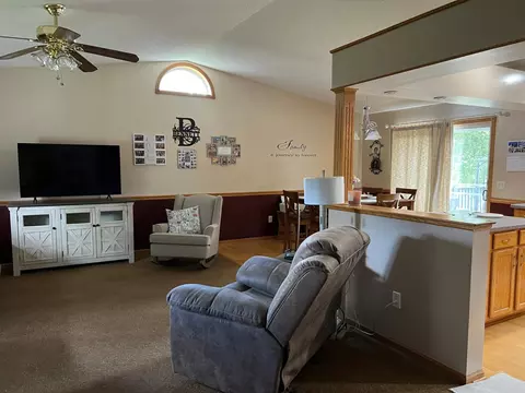 Living - 709 Mlinar Ave, Spring Valley, MN 55975 photo 3 of 4
