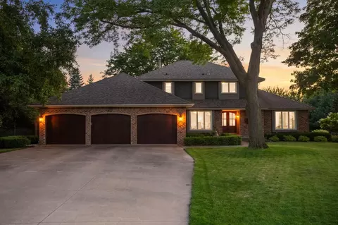 4277 Colleen Cir, Arden Hills, MN 55112
