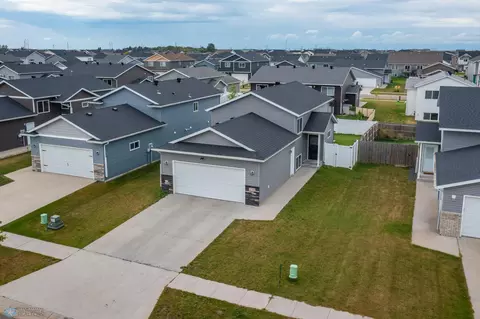 2728 Westwood St W, West Fargo, ND 58078