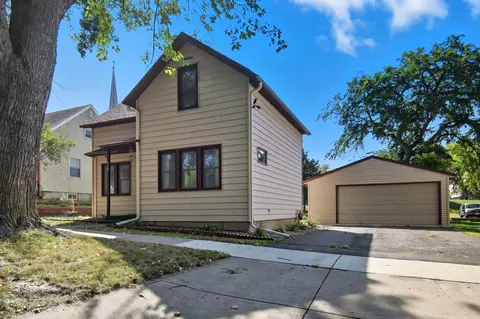 208 3rd St E, Jordan, MN 55352 photo 2