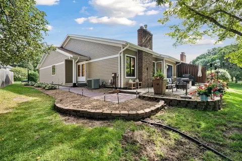9212 Hyland Creek Rd, Bloomington, MN 55437
