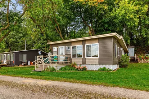 17493 Gary Trl #12, Faribault, MN 55021