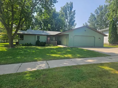2439 Meadow Hills Dr SW, Rochester, MN 55902