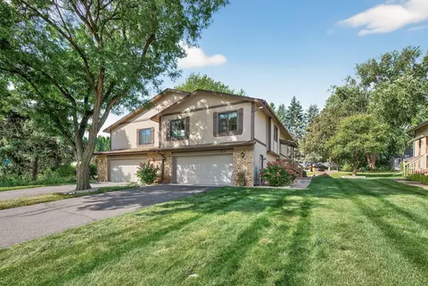 4221 Thornhill Ln, Vadnais Heights, MN 55127