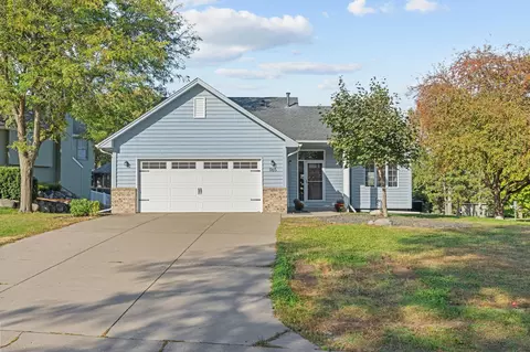 1165 Autumn Dr, Woodbury, MN 55125