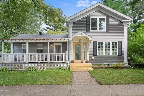 714 8th St, Hudson, WI 54016