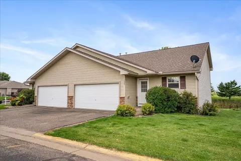 1565 Ponderosa Ln, New Richmond, WI 54017