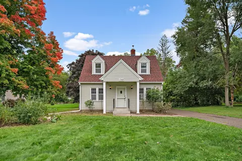 1742 Howard St N, Maplewood, MN 55109