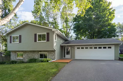 205 Cardinal Ct, Chaska, MN 55318