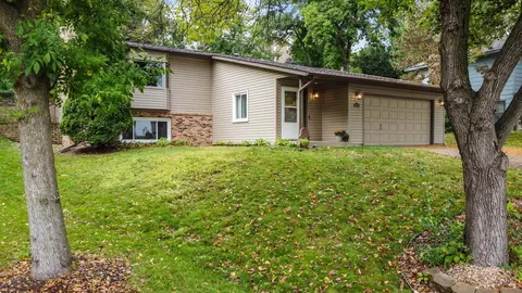 5535 Quinwood Ln N, Plymouth, MN 55442