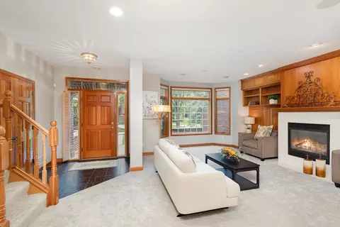 10776 Falling Water Ln #B, Woodbury, MN 55129