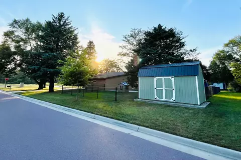 Exterior - 1500 River Rd, Windom, MN 56101 photo 2 of 3