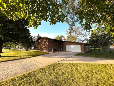 1500 River Rd, Windom, MN 56101
