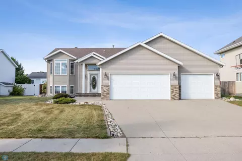 3429 45th Ave S, Fargo, ND 58104