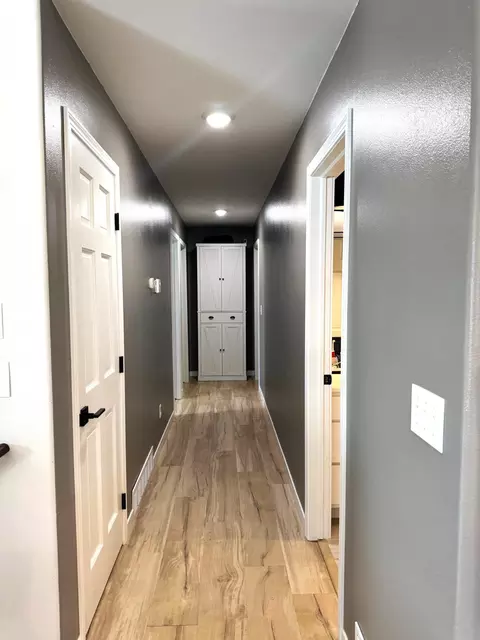Entry Way - 913 Thomas Rd SW, Bemidji, MN 56601 photo 1 of 3