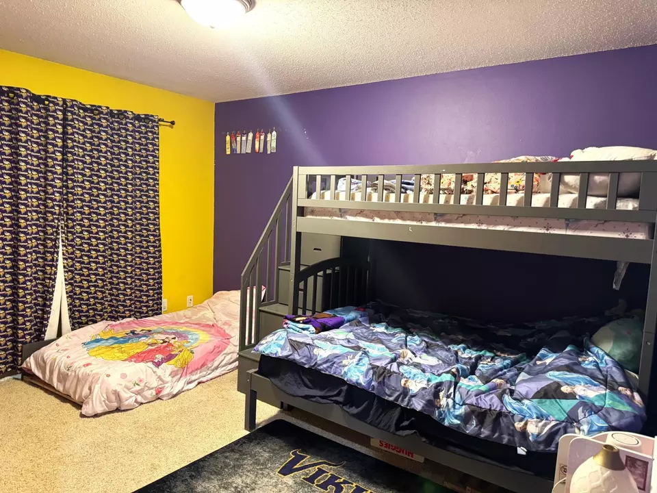Bedroom - 913 Thomas Rd SW, Bemidji, MN 56601 photo 3 of 7