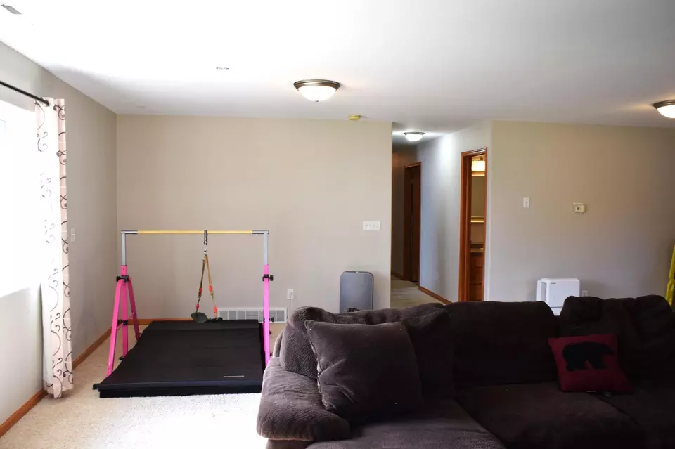 Living - 913 Thomas Rd SW, Bemidji, MN 56601 photo 7 of 8