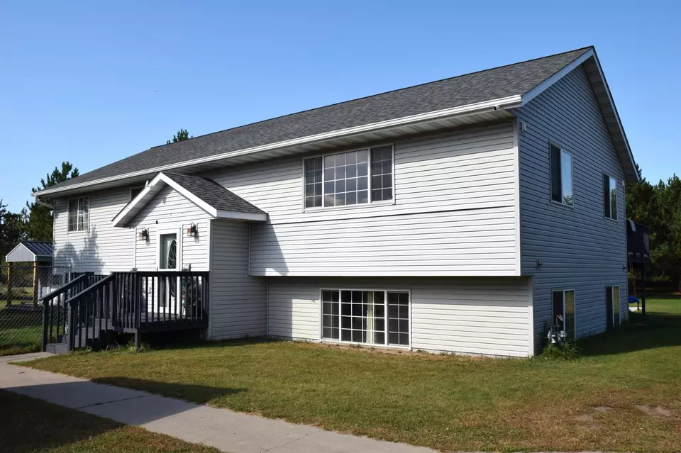 Exterior - 913 Thomas Rd SW, Bemidji, MN 56601 photo 1 of 10