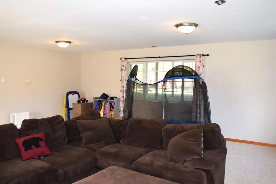 Living - 913 Thomas Rd SW, Bemidji, MN 56601 photo 8 of 8